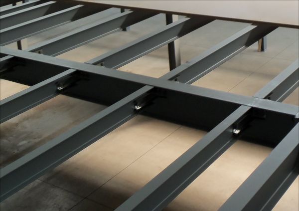 Bühnenteile Traversen